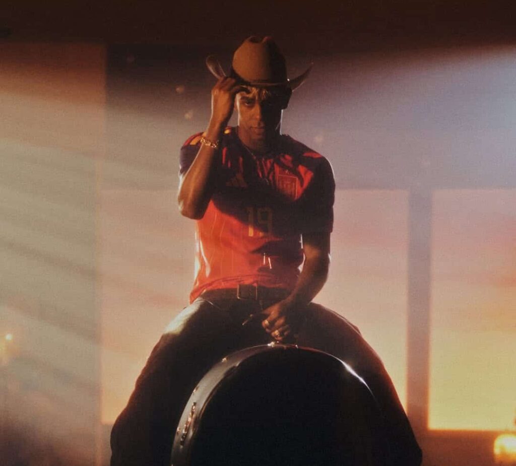 ADIDAS - OWN THE MOMENT